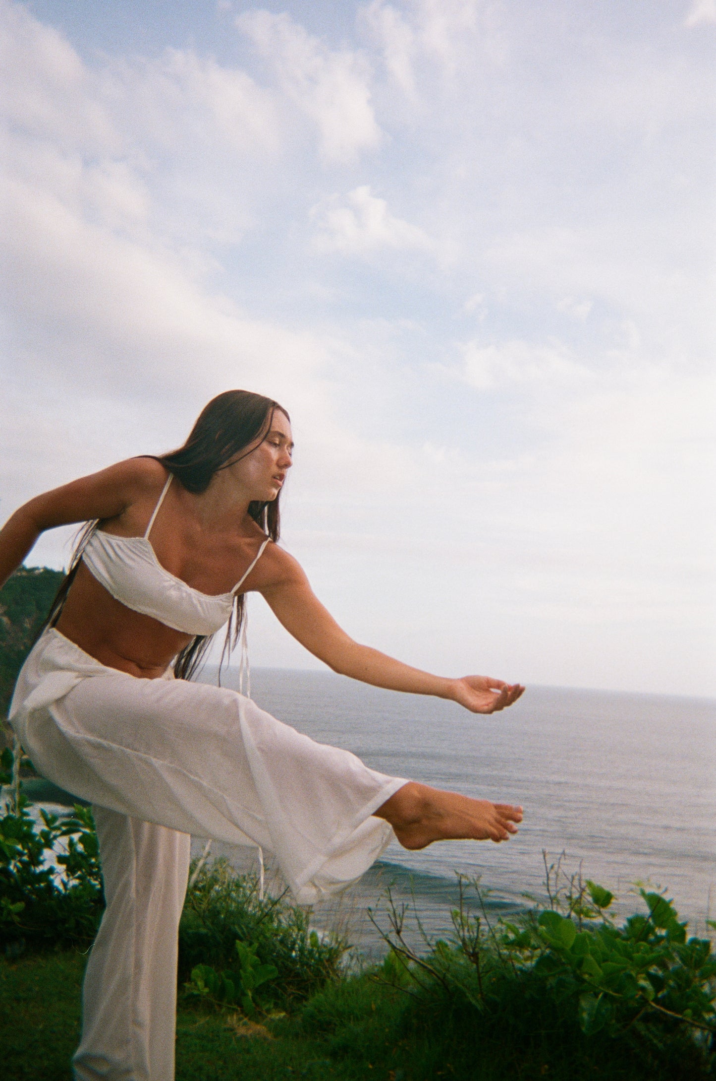 luna pants white