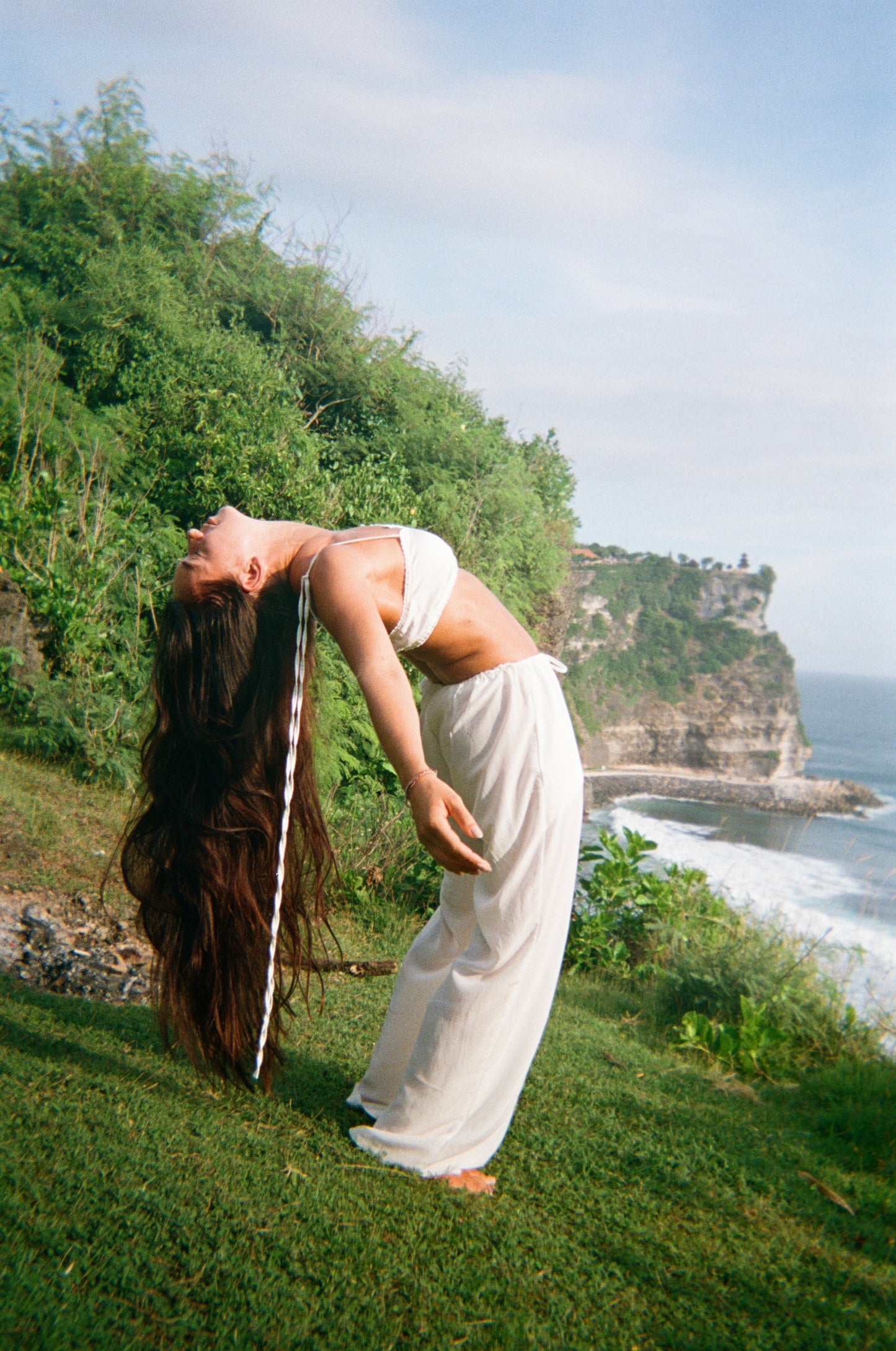 luna pants white